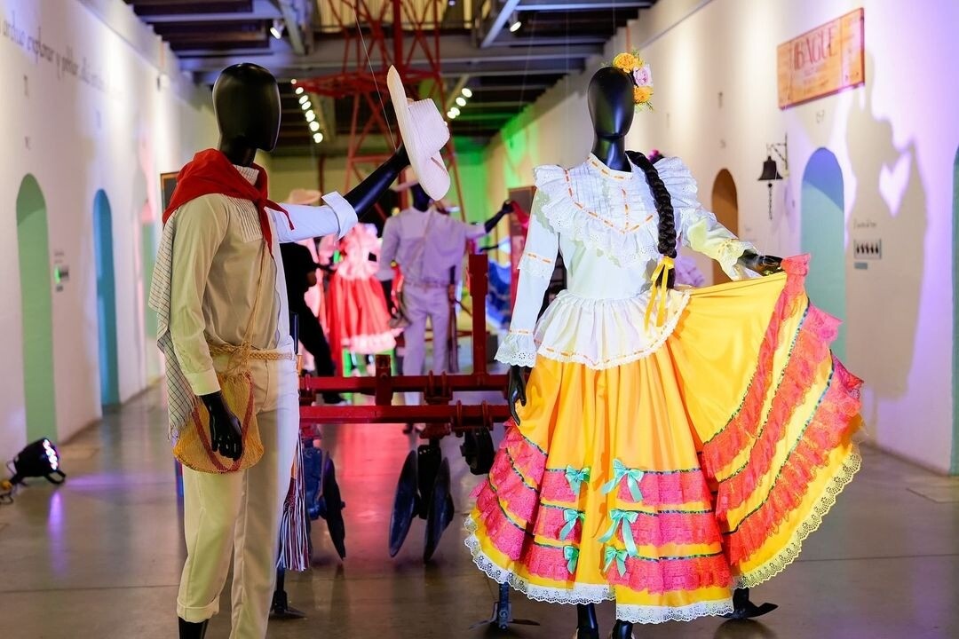 Exposición "Memorias Cantadas y Trajes de Sanjuanero": Celebrando 50 Años de Folclor Colombiano